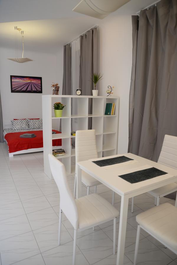 Fox Center Rooms Warszawa Exteriör bild